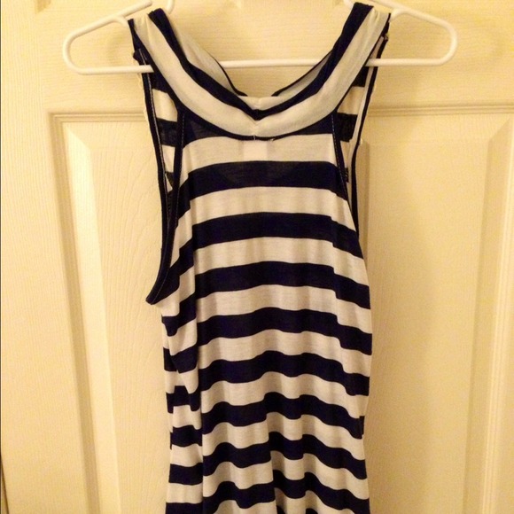 Navy & Wht Striped Tank w/ Crocheted Detailing - Picture 2 of 4