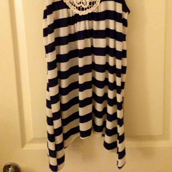 Navy & Wht Striped Tank w/ Crocheted Detailing - Picture 4 of 4