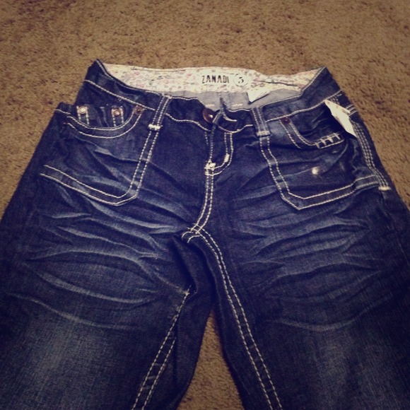 BRAND NEW JEANS