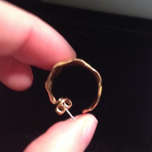 Gold and yellow enamel earrings. - Picture 3 of 4