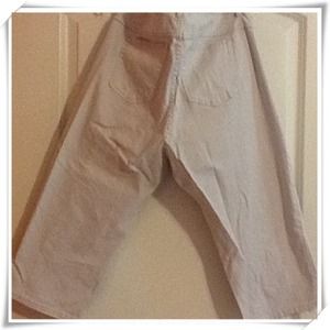 LEE CREAM COLORED CAPRIS