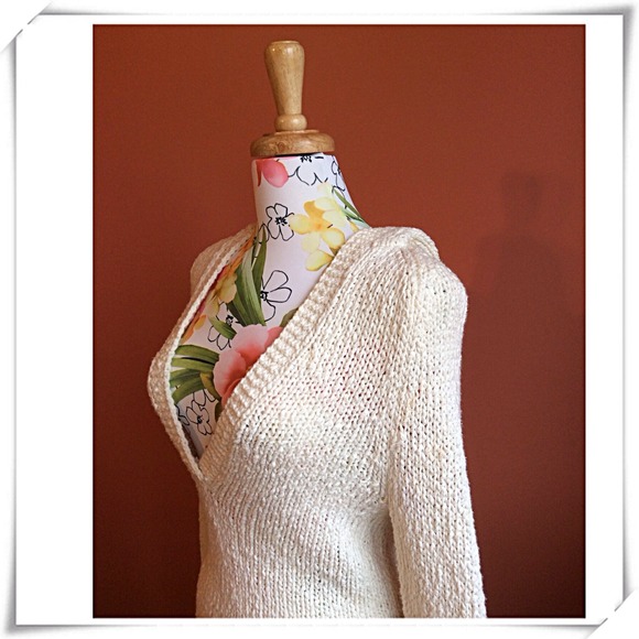 AMERICAN EAGLE OUTFITTERS SWEATER