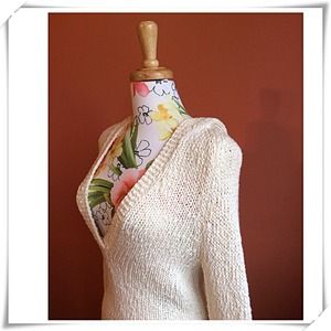 AMERICAN EAGLE OUTFITTERS SWEATER