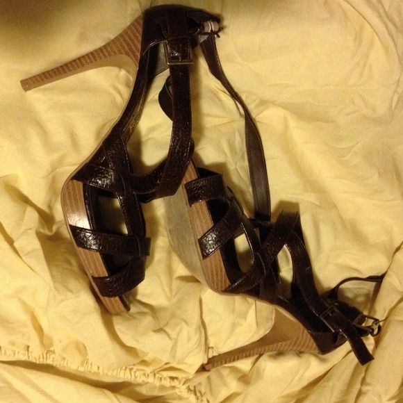 Size 10 dollhouse leather strappy heels