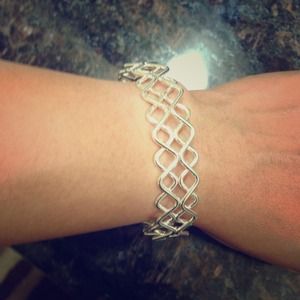 NWOT Silver Magnetic bracelet