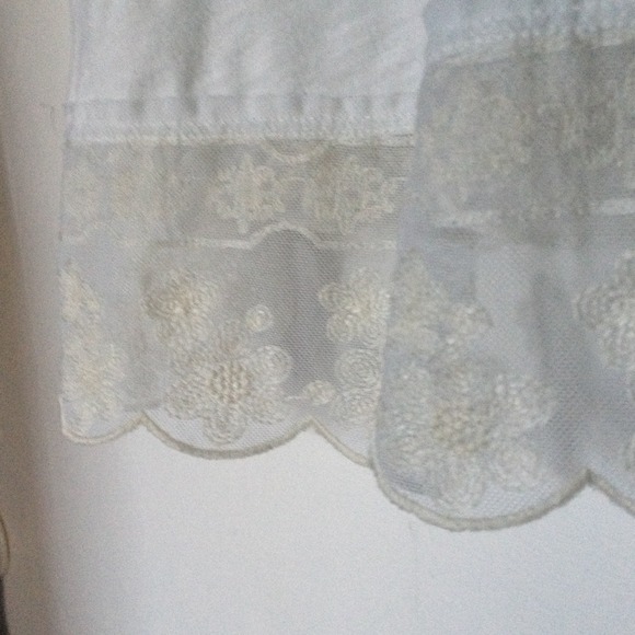 lace white tank - Picture 3 of 3