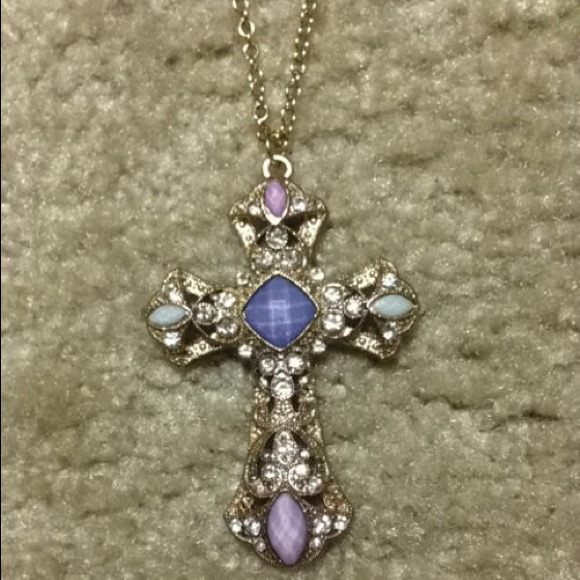 Sold in bundle!!!Jewel cross necklace - Picture 1 of 1