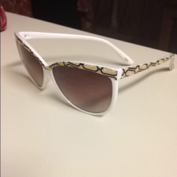 White sunnies