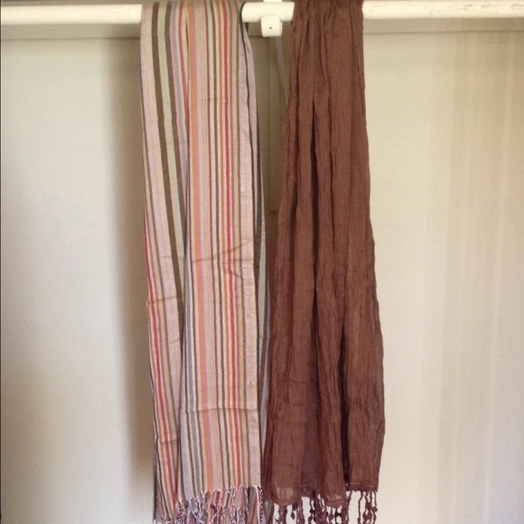 2 beautiful scarves💞