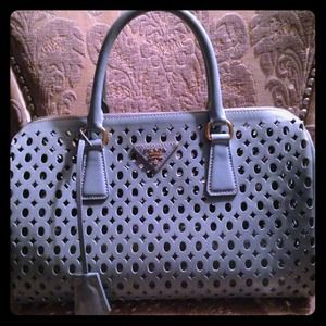 Beautiful Prada Handbag! 💋