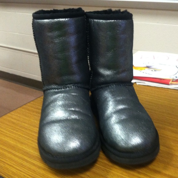 ⚡️FLASH SALE⚡️ 2 days only!! Metallic UGGS 10/10