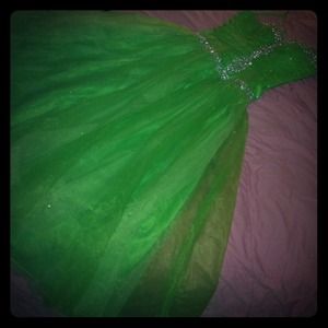 Beautiful lime green quince/prom dress corset back