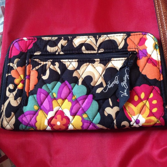 Vera Bradley zip around wristlet