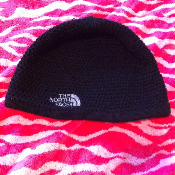 Black North face beanie