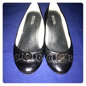 🔴SOLD on Threadflip🔴 Michael Kors flats
