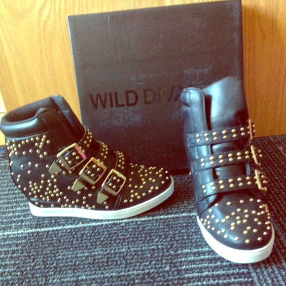 RESERVED Black and gold wedge sneakers.