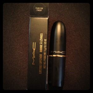 MAC BNIB divine nights collection Flair for Finery