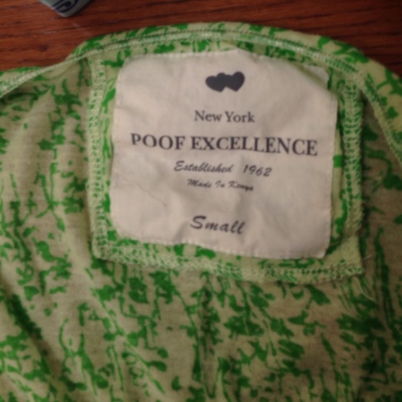 Cute green top! - Picture 2 of 2