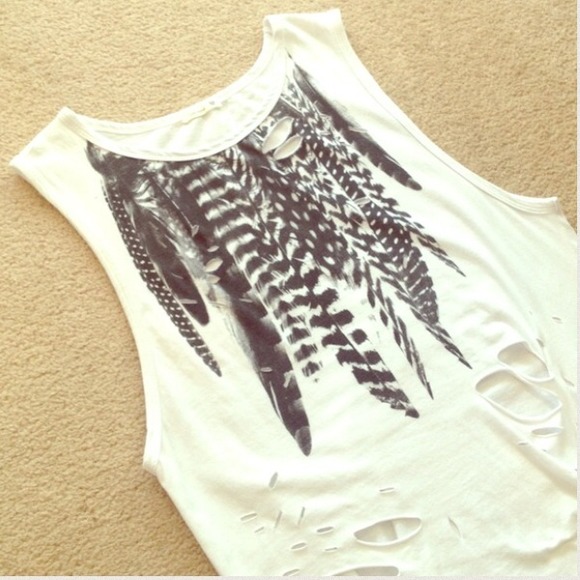 ❌SOLD IN BUNDLE❌Edgy Feather Tank