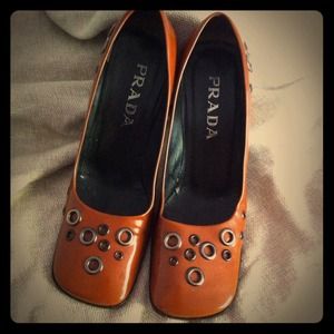 Reduced Terrific Tannish-Rust colored PRADA Pumps!