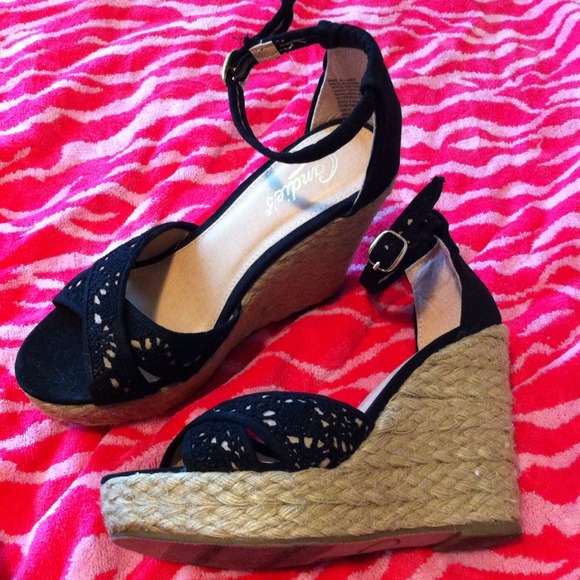 Summer wedges 👠