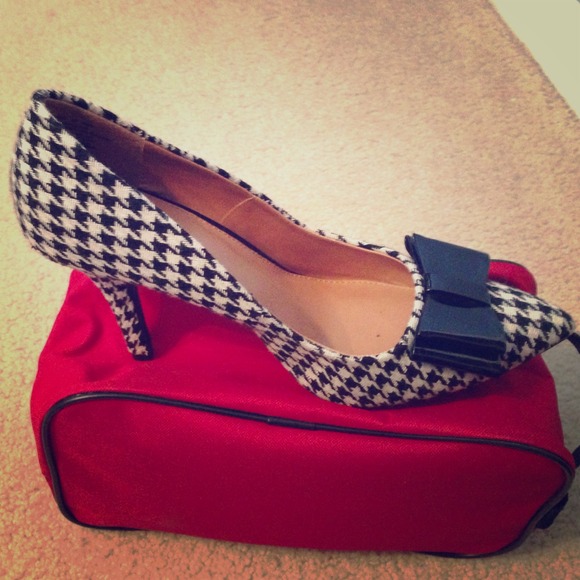 Apt. 9 houndstooth heels