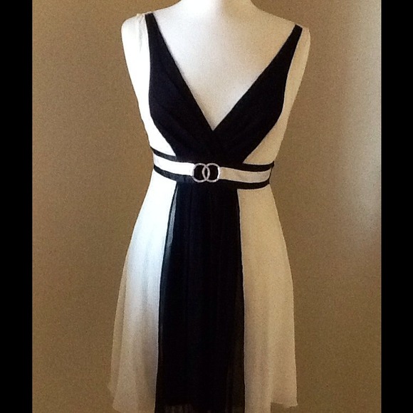 💢SOLD ON EBAY💢Marciano NWT Chiffon Like Dress