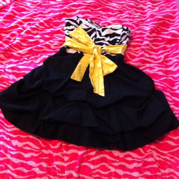Cute zebra yellow and black dress - Picture 2 of 3