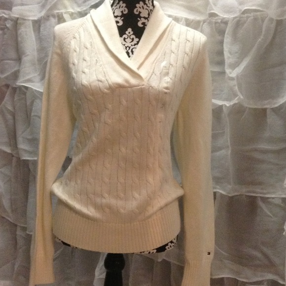 Nwt white Hilfiger sweater - Picture 1 of 3