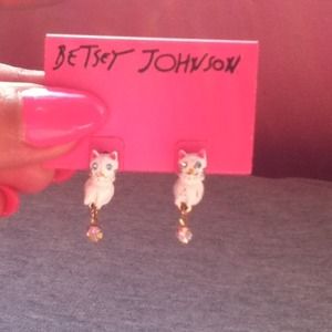 Cute Betsey Johnson cat dangle earrings