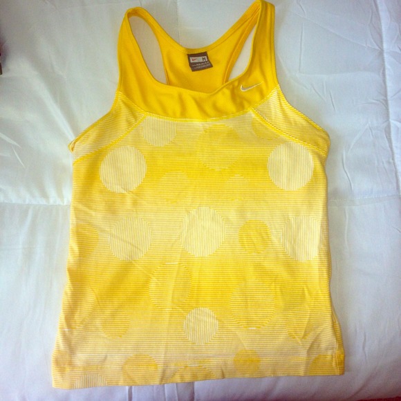 SOLD🔴🔴🔴Nike workout top ☀💛