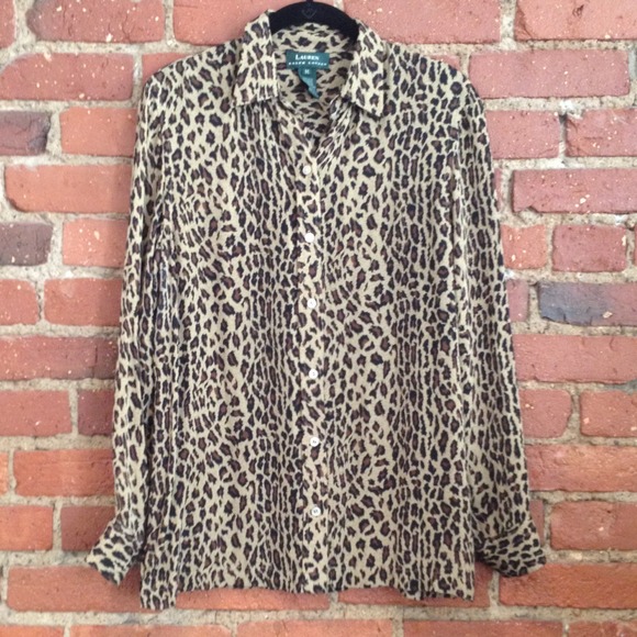 ❌SOLD IN BUNDLE❌ Silk Leopard Print Blouse (FREE)