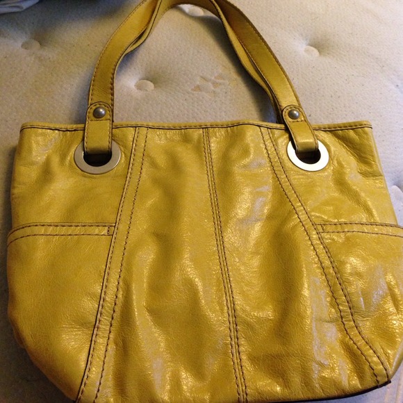 Authentic fossil purse made with genuine leather