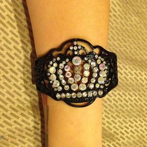 Crown motif bracelet