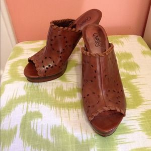 Cut out leather chestnut heels