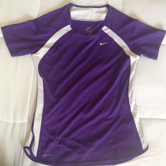 SOLD🔴🔴🔴Nike Dri-Fit top 💜