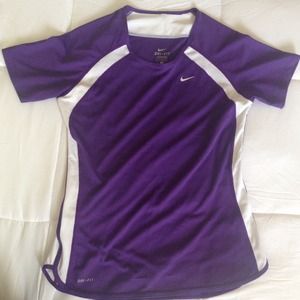 SOLD🔴🔴🔴Nike Dri-Fit top 💜