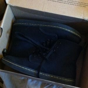 BUNDLE OF Dr. Marten Shoreditch boots & Flannel