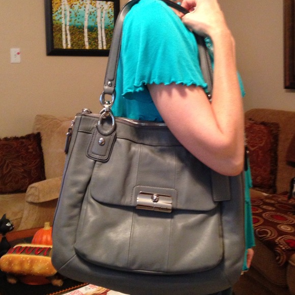 Authentic Coach purse with expandable sides - Picture 1 of 4