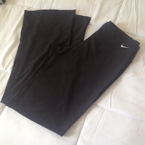 SOLD 🔴🔴🔴Nike Fit Dry Pants 😍🎀