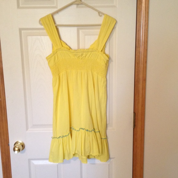 ❌SOLD❌Pretty Yellow Sundress - Picture 4 of 4