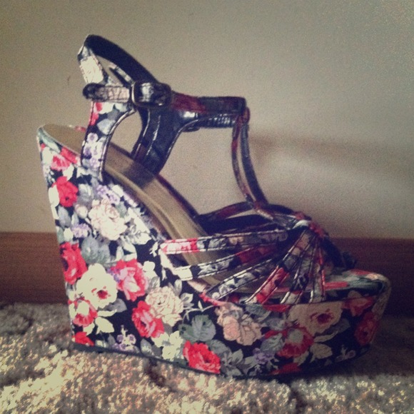 Floral wedges