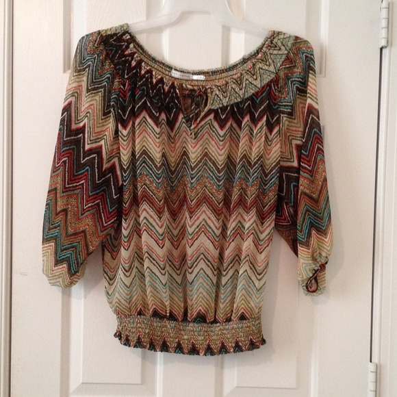 SOLD IN BUNDLE Gorgeous patterned shirt NWOT