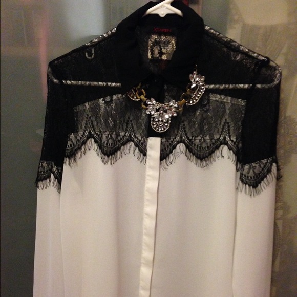 7-4-14 Host Pick 🎉Chiffon and  Lace shirt - Picture 2 of 4