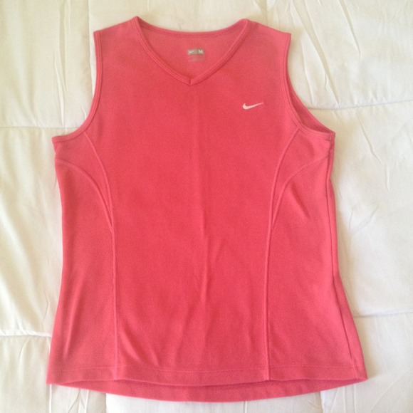 SOLD🔴🔴🔴🔴Nike Fit Dry Top 🎀