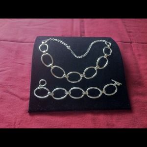 Neckless and bracelet set.