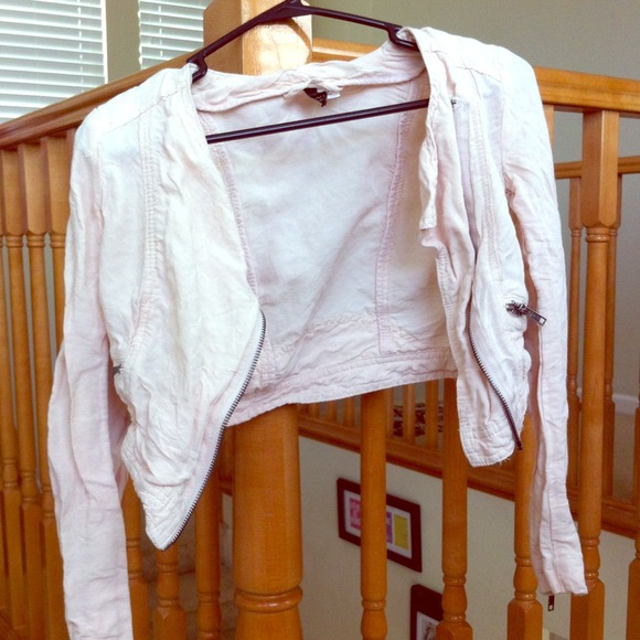 Light pink H&M crop jacket with zippers