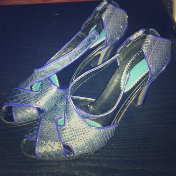 Max Azria Collection BCBG genuine snakeskin sandal