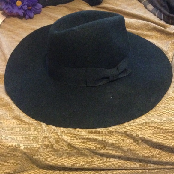 Wide brim floppy fedora