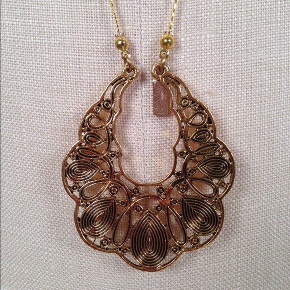 Cove Necklace - Picture 2 of 3